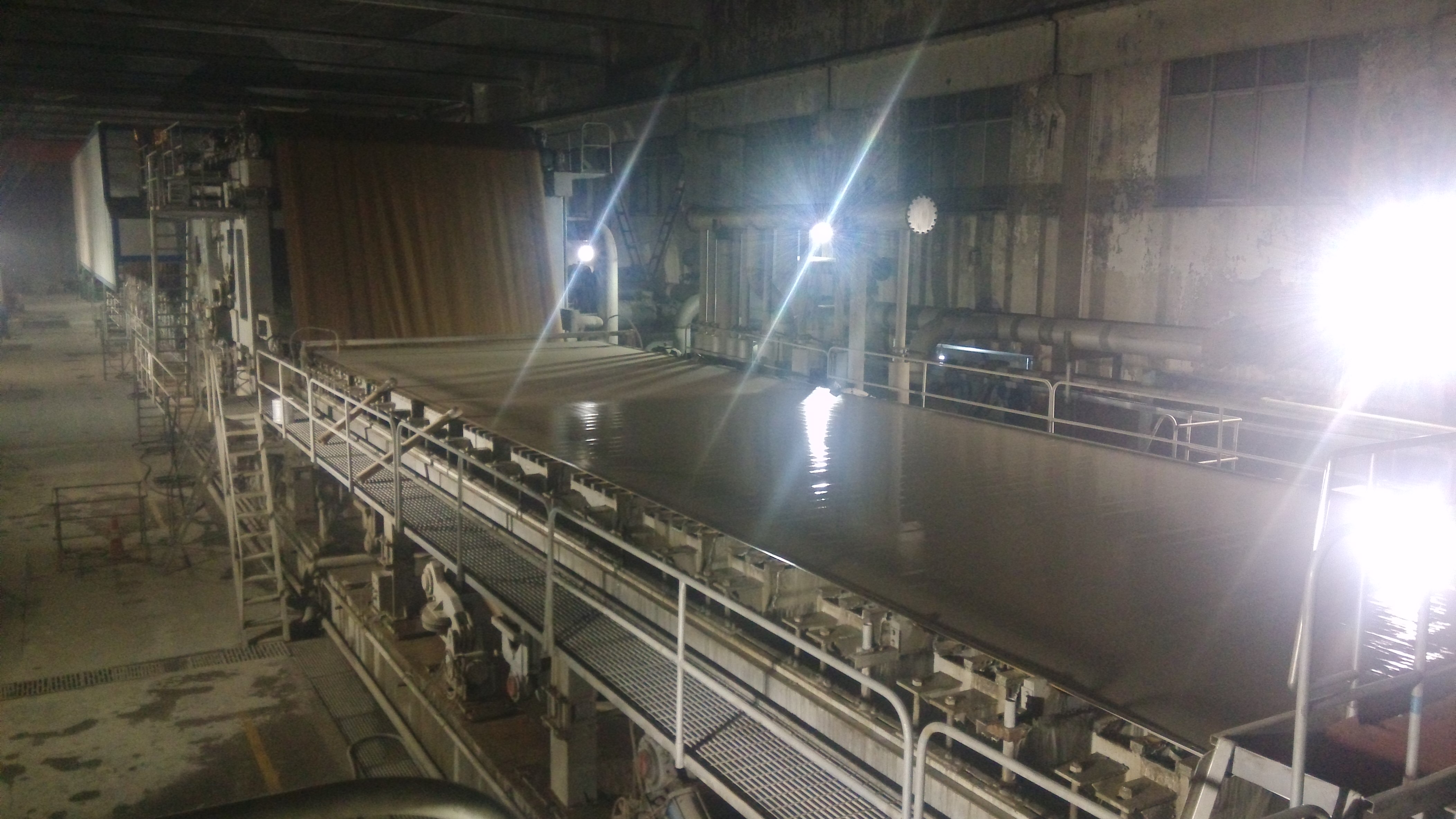 2013年8月，保定華康4200/400普瓦紙機順利開機